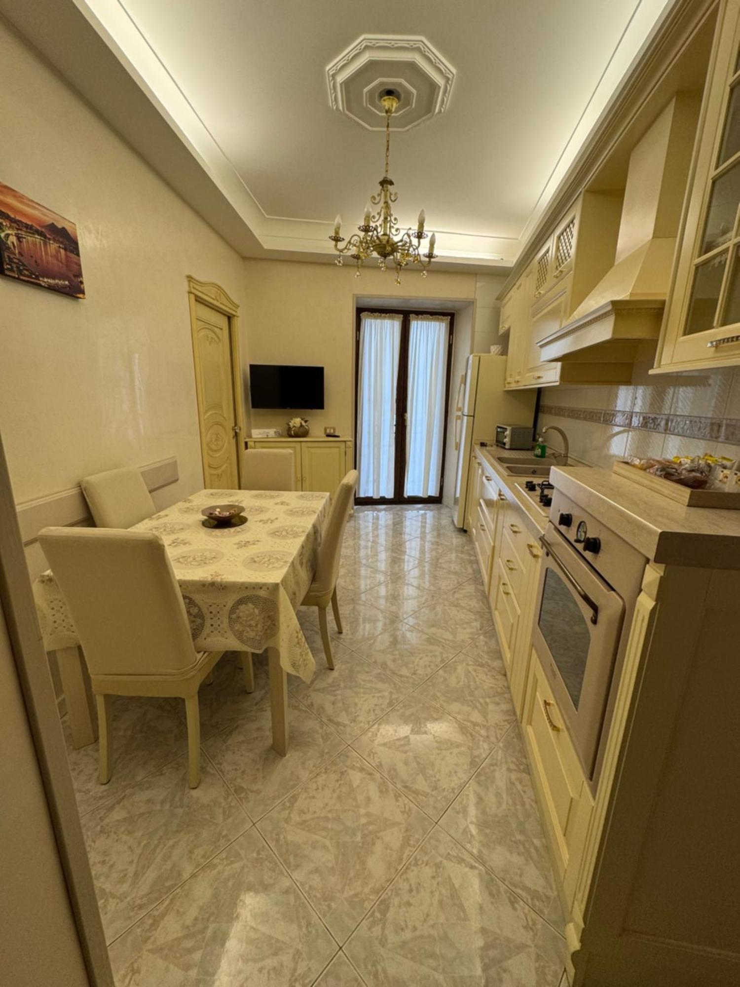Into Apartamento Nápoles